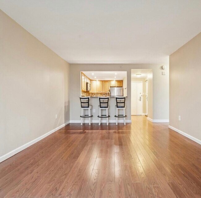 Building Photo - 2001 Hamilton St