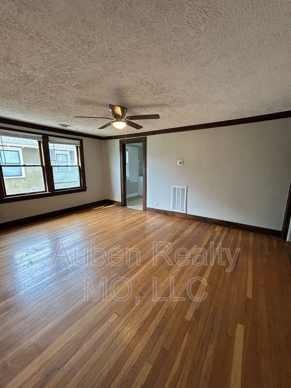 Building Photo - 5432 Harrison St