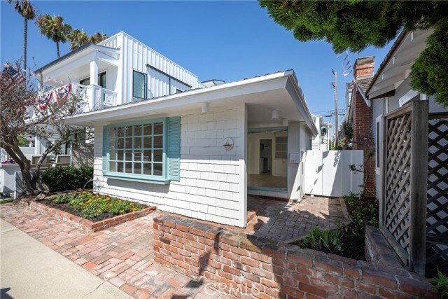 Building Photo - 122 Apolena Ave