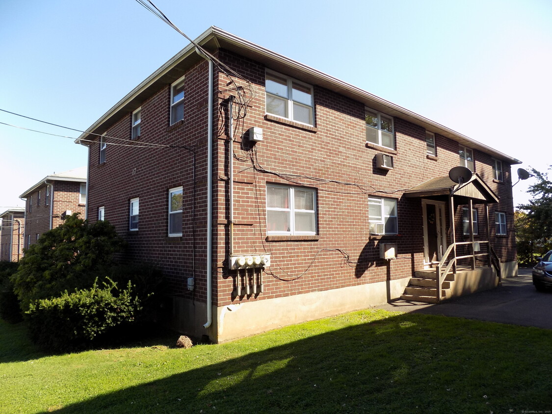 Primary Photo - 17 Mead St
