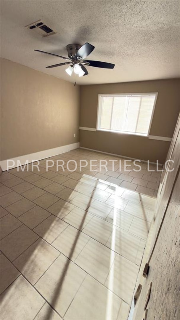 Foto del edificio - 3 Bedroom/1.5 Bath-House