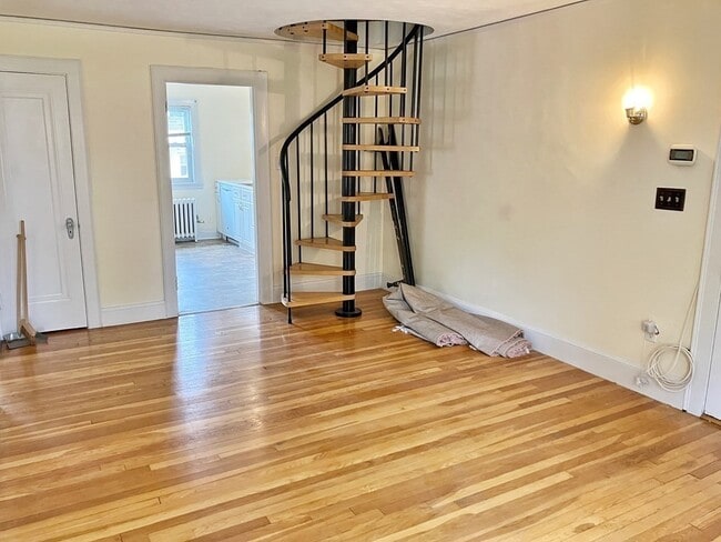 Building Photo - 115 Putnam St