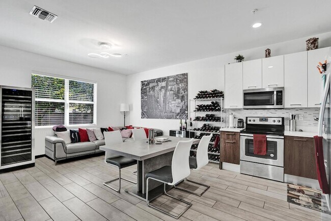Foto del edificio - 480 NE 35th Ct