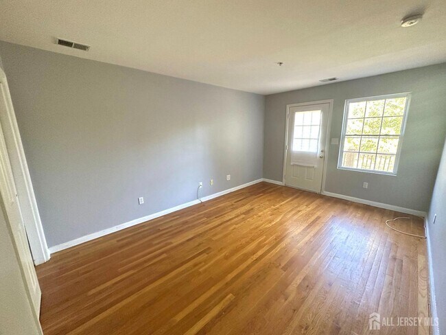 Foto del edificio - 111 Harris Ave