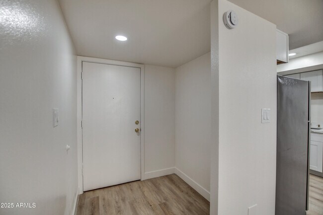 Foto del edificio - 7920 E Camelback Rd
