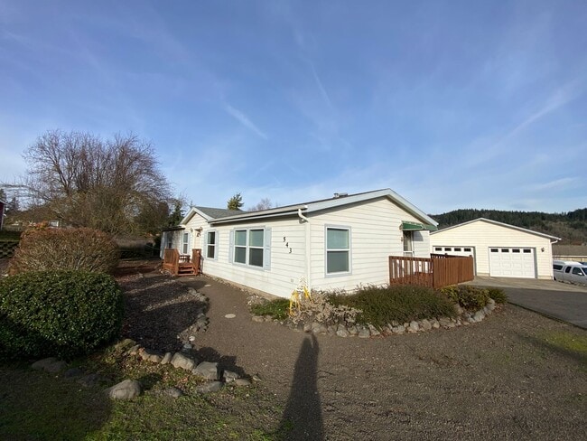 Building Photo - 3 Bedroom 2 bath Home in White Salmon