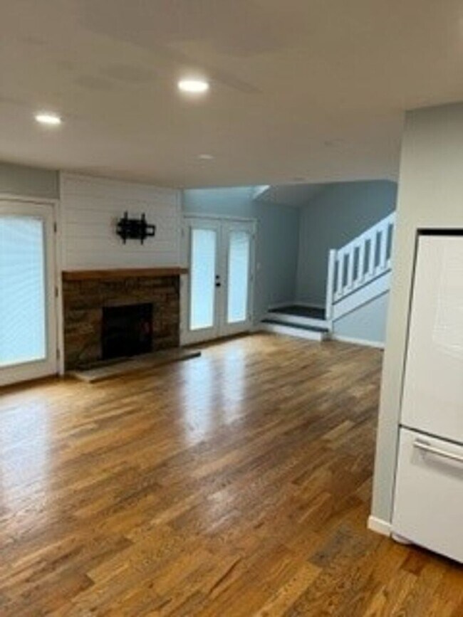 Building Photo - DUPLEX Lake rental with view of Stardust M...