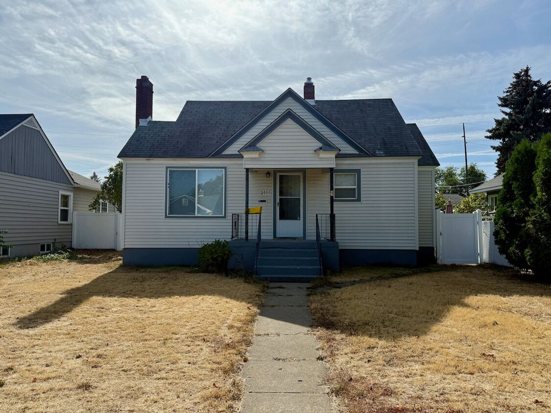 Foto principal - Ideally Located 2 Bed 1 Bath Spokane Home ...