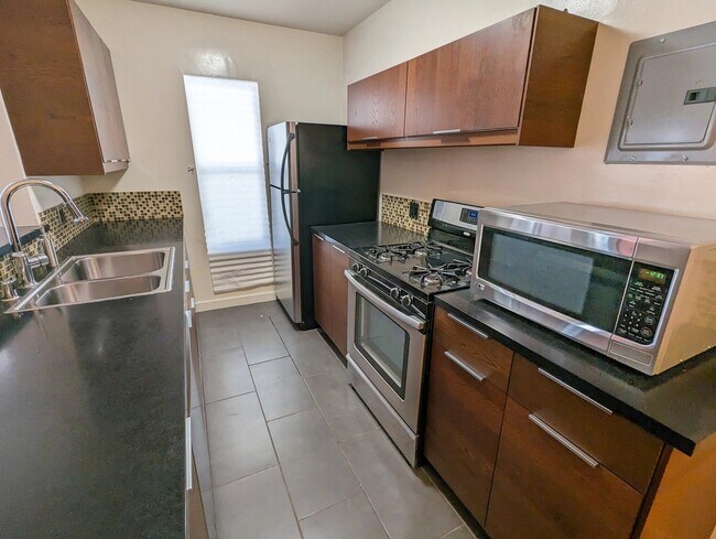 Foto del edificio - 8120 Norton Ave