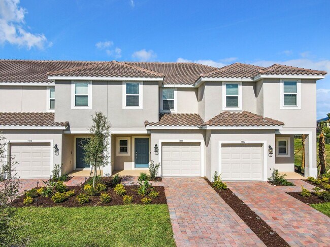 Building Photo - AVAILABLE NOW! 3/2.5 Townhome For Rent in Bellalago!