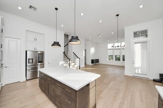 Building Photo - 4005 Woodshire Vlg Ests