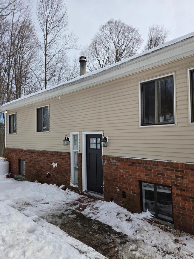 Foto del edificio - 135 Shawanga Lodge Rd