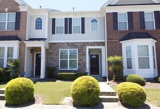 Building Photo - 100 Stratford Lakes Dr
