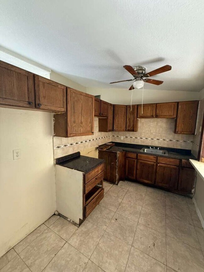 Foto del edificio - Large 4-3 house with central air