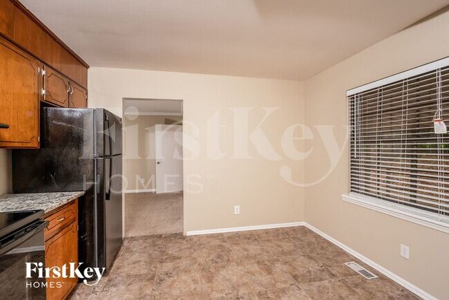 Foto del edificio - 1326 Potter Ave