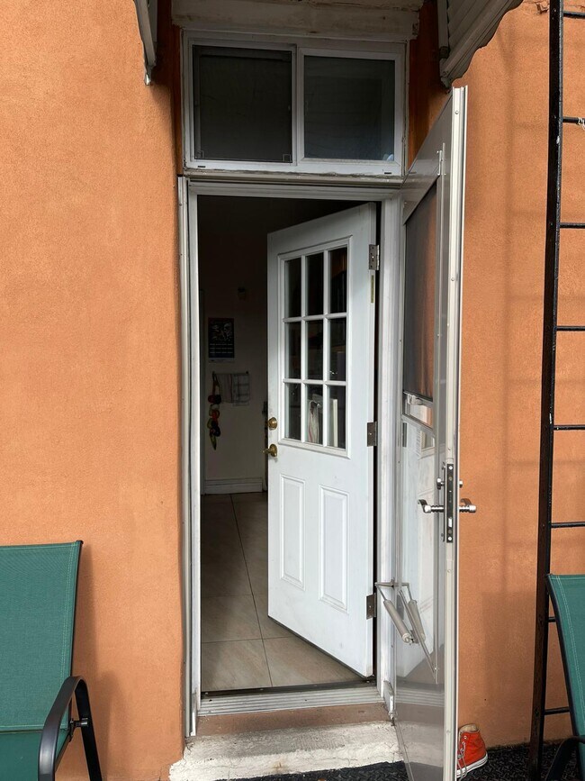 Apt 3 - 6072 69th Ave