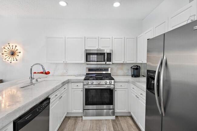 Foto del edificio - 8208 Heritage Club Dr