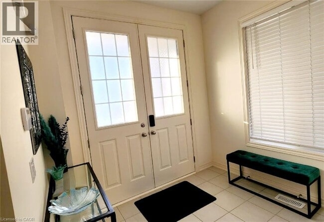 Building Photo - 70 Bushwood Trl