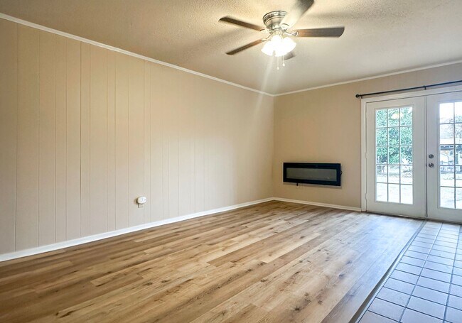 Building Photo - 3 Bedroom 2 Bathroom House in Texarkana, TX