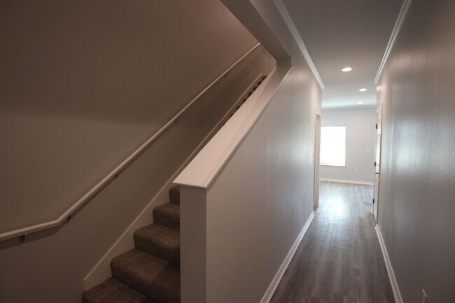 Foto del edificio - Coming Soon! Stunning 2 Bed 2.5 Bath 1 Car Garage Townhome in Tyler!