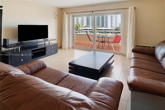 Foto del edificio - 220 Kings Point Dr