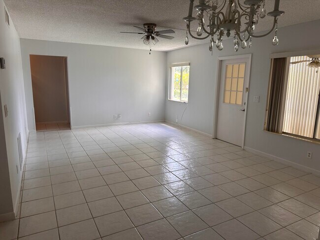 Foto del edificio - 3561 Tall Pine Way
