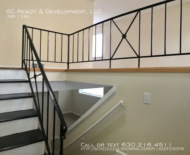 Building Photo - 206 E Center St
