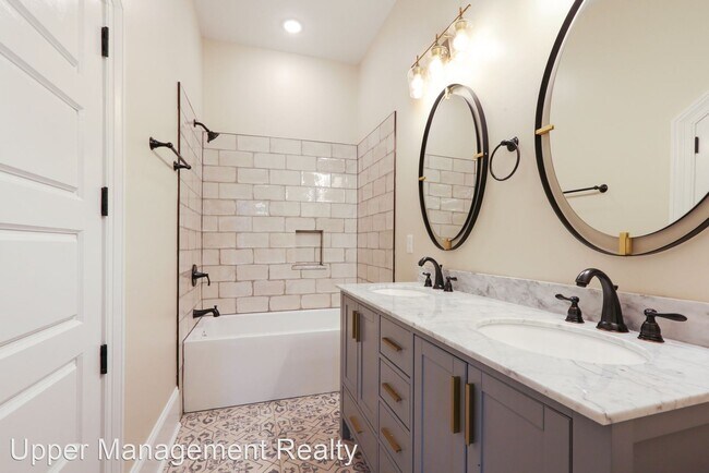 Building Photo - 3 br, 2 bath Apartment - 1809-11 Laharpe 1...
