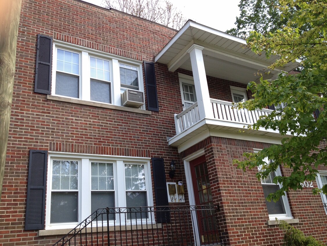 Foto principal - 602 W 3rd St