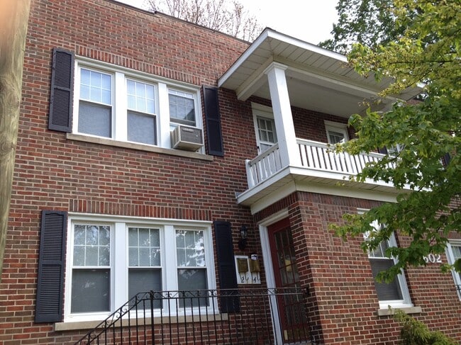 Building Photo - 602 W 3rd St