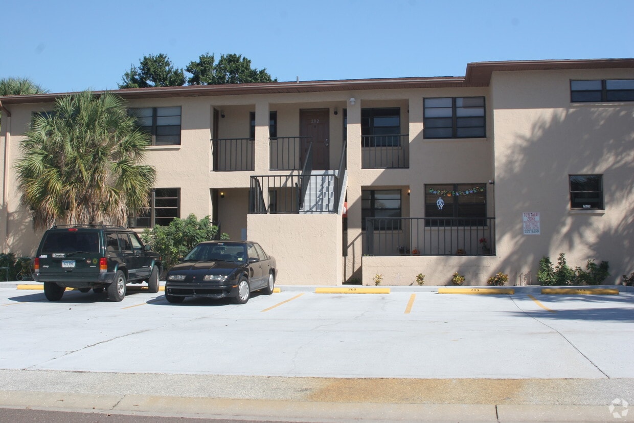2820 Dupont St S, Gulfport, FL 33707 Apartments in Gulfport, FL