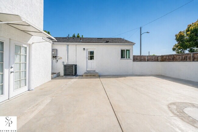 Foto del edificio - 8603 Donovan St