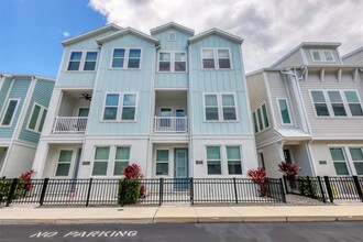 Building Photo - 2329 Lindstrom St