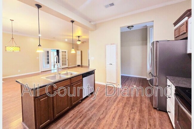 Foto del edificio - 11815 Gardenia St