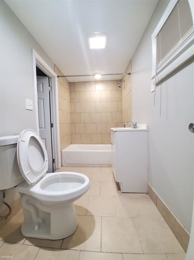 Foto del edificio - 2 br, 1 bath House - 52 Short Beach Rd