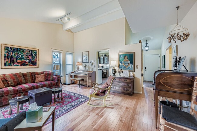 Foto del edificio - 2751 Glenwood Dr