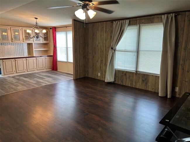 Foto del edificio - 16640 Berry Rd