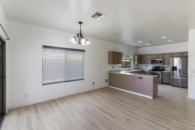 Foto del edificio - 45099 W Desert Cedars Ln