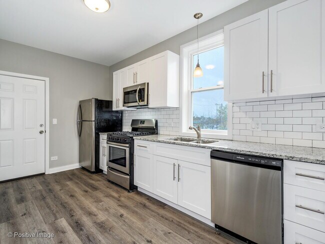 Foto del edificio - 2919 N Kilpatrick Ave