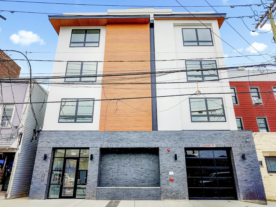 Primary Photo - 6710 Park Ave
