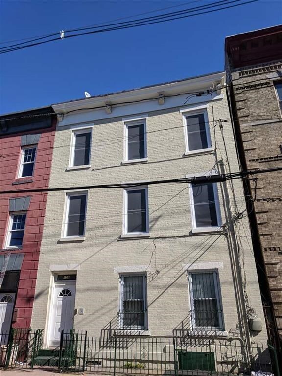 Primary Photo - 156 New York Ave