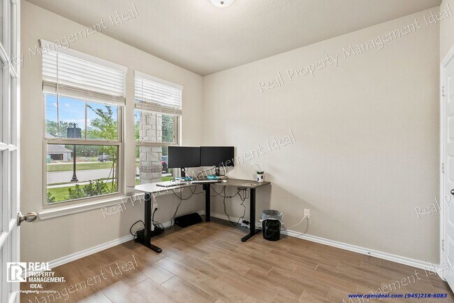 Photo - 2000 Plum Pk House