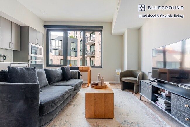 Foto del edificio - 3275 Washington Blvd