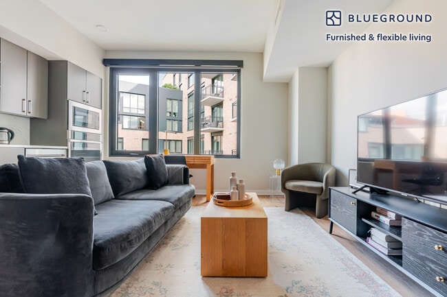 Foto del edificio - 3275 Washington Blvd