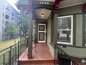 Building Photo - 1142 SW 12th Ave
