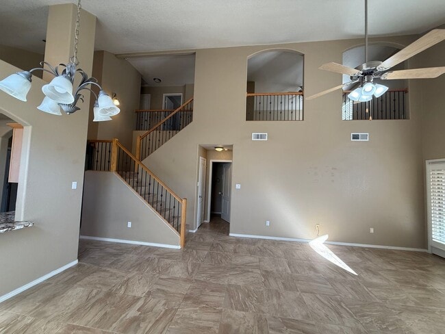Building Photo - NE Home