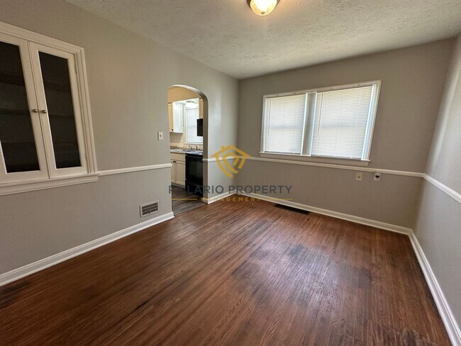 Foto del edificio - Charming 2 Bedroom / 1 Bath Home with Atta...