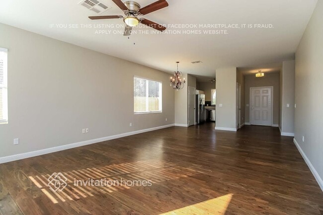 Building Photo - 686 E Colt Ct