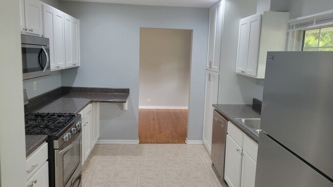 Building Photo - 308 Tamarack Ave