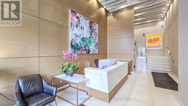 Photo du bâtiment - 835 St Clair Ave W